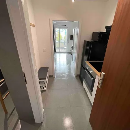 Waldstadt Charme Hideaway Kueche-balkon-netflix * Καρλσρούη