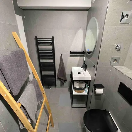 Waldstadt Charme Hideaway Kueche-balkon-netflix