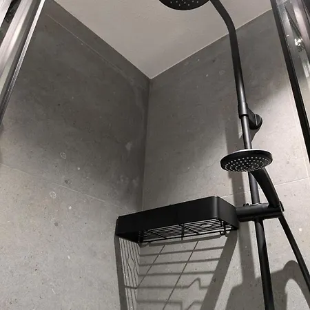 Waldstadt Charme Hideaway Kueche-balkon-netflix