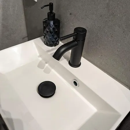 Διαμέρισμα Waldstadt Charme Hideaway Kueche-balkon-netflix Καρλσρούη