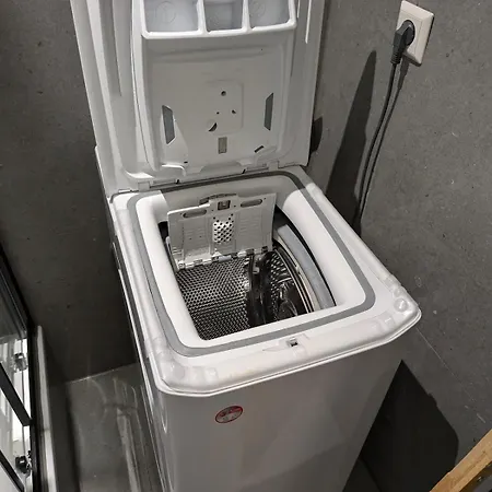 Waldstadt Charme Hideaway Kueche-balkon-netflix *