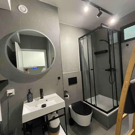 Waldstadt Charme Hideaway Kueche-balkon-netflix Καρλσρούη